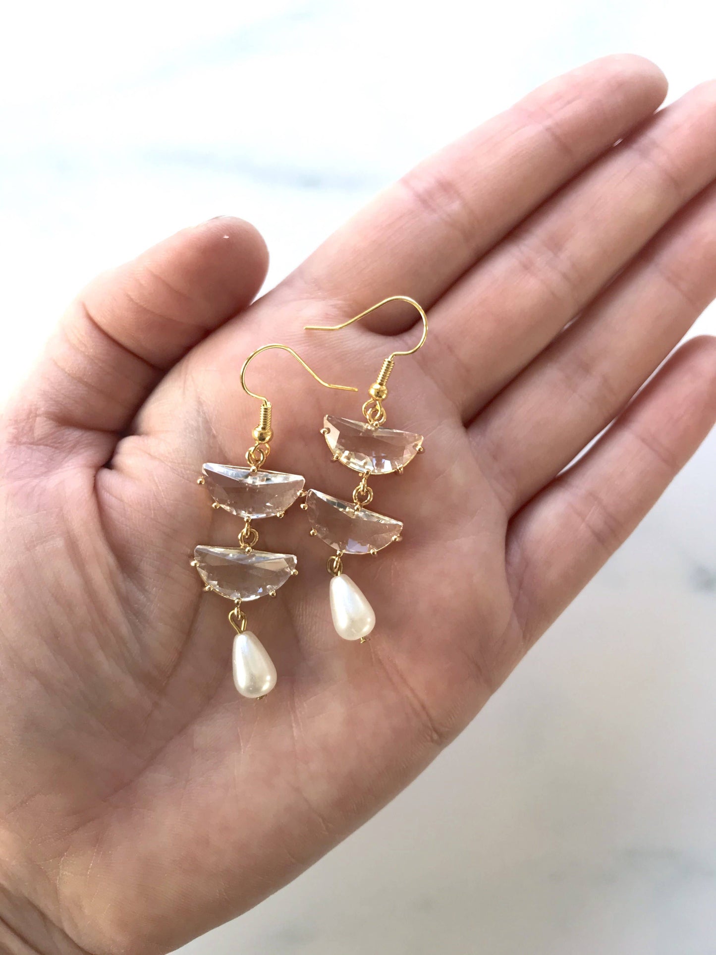 The Shannon Earring - Pearl